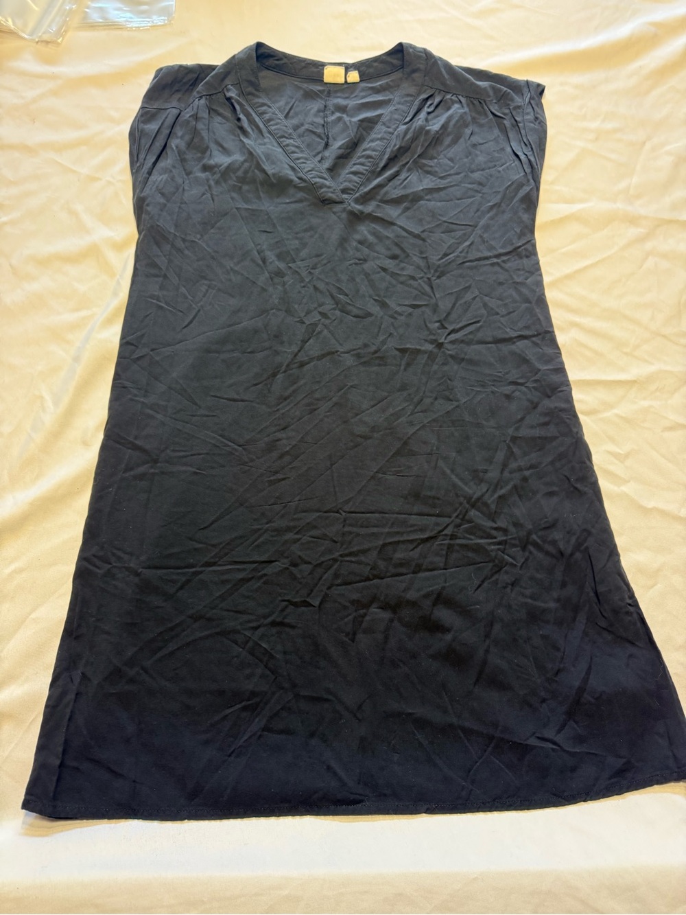 Women's Black V-Neck Shift Dress - Classic Everyday Style